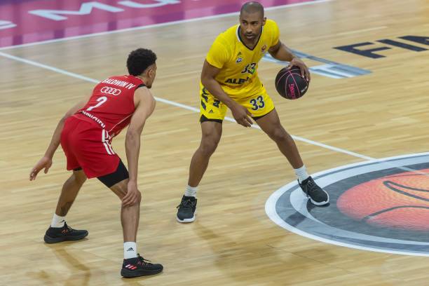 更加无以伦 更加无以伦