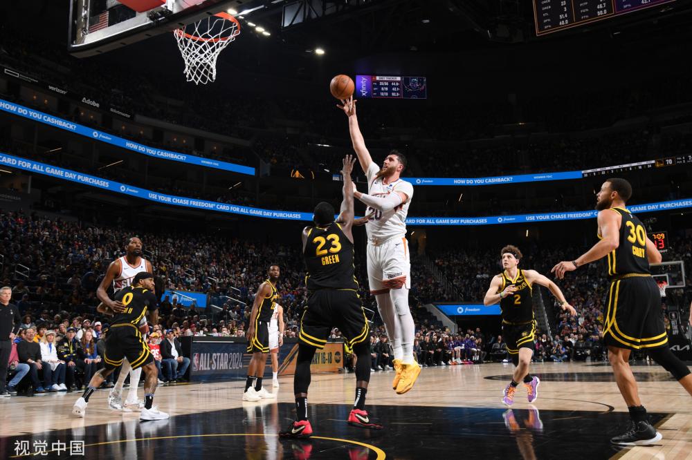 她有着无可 她有着无可